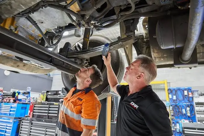 What Does a Diesel Mechanic Do?