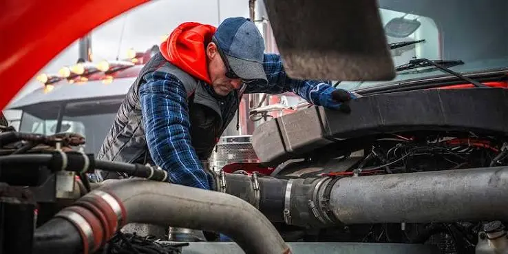 What Does a Truck Mechanic Do?